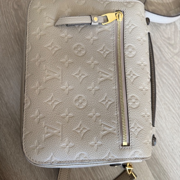 Louis Vuitton Pochette Métis in Turtle Dove - Picture 3 of 13